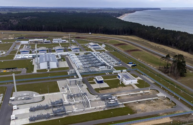 I tubi delle strutture di approdo del gasdotto "Nord Stream 2" a Lubmin, Germania, 15 febbraio 2022