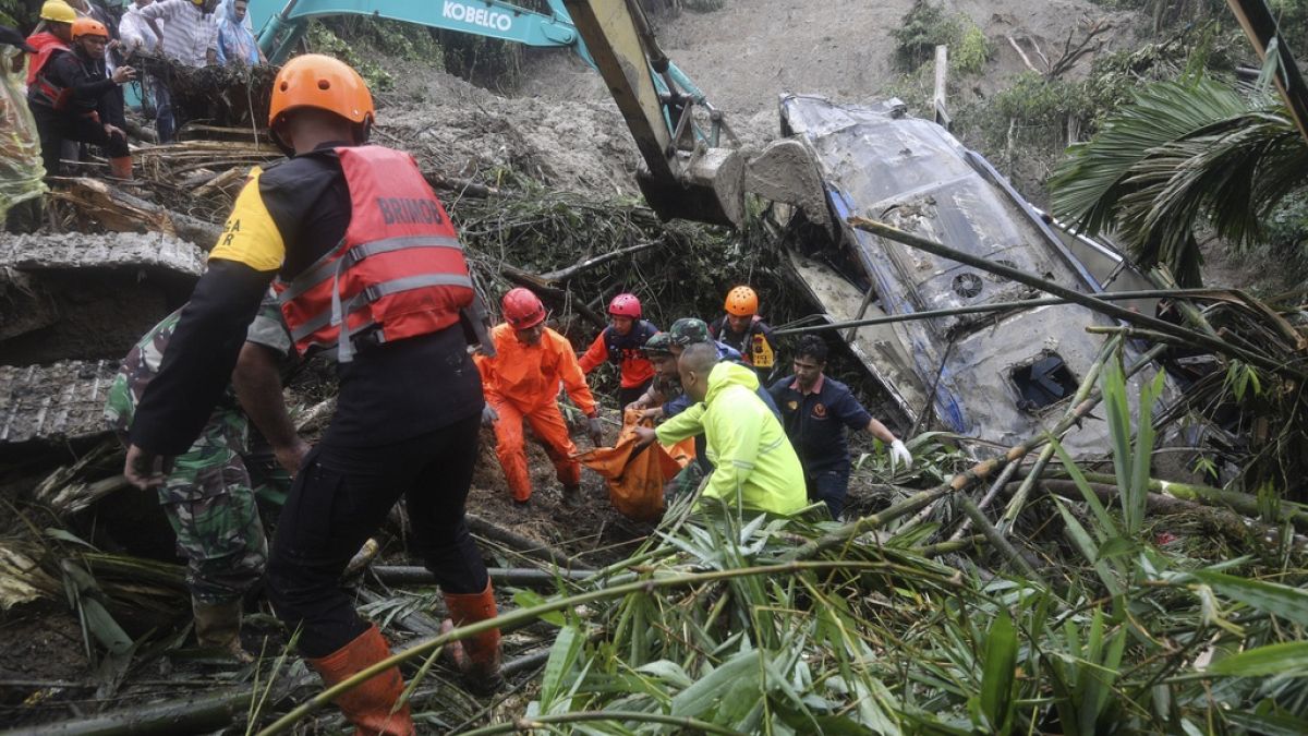 No Comment : glissement de terrain meurtrier sur l'île de Sumatra