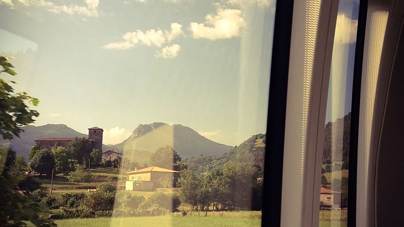 Viajando en tren por España.