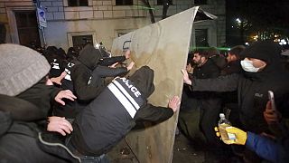 Scontri tra Polizia e manifestanti a Tbilisi, in Georgia, 28 novembre 2024