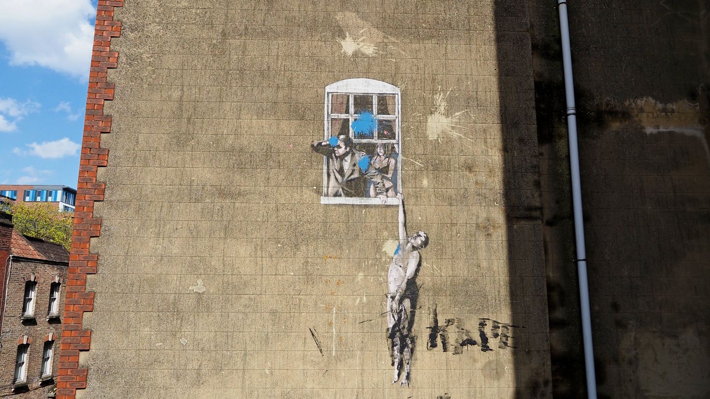 Banksy's Well Hung Lover mural to be sold with Bristol building