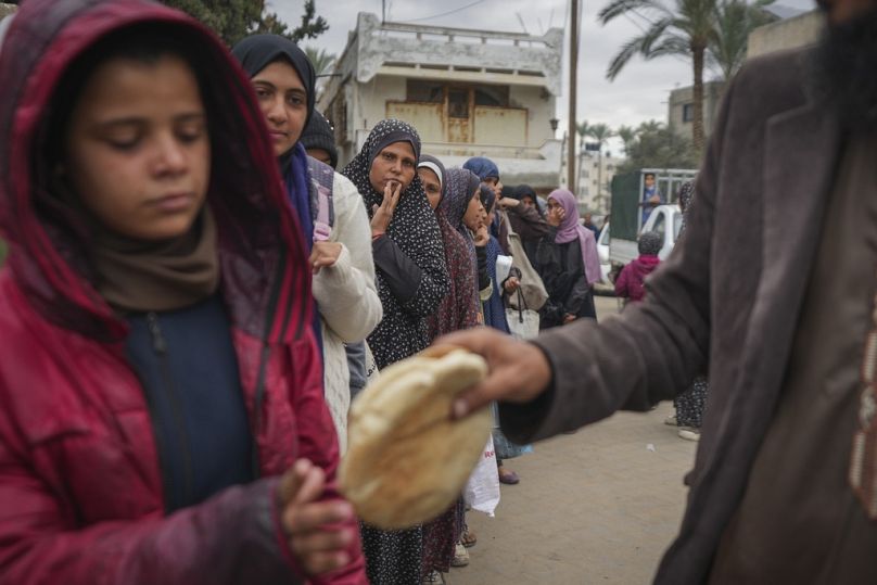 فقط في غزة.. الخبز يساوي الحياة