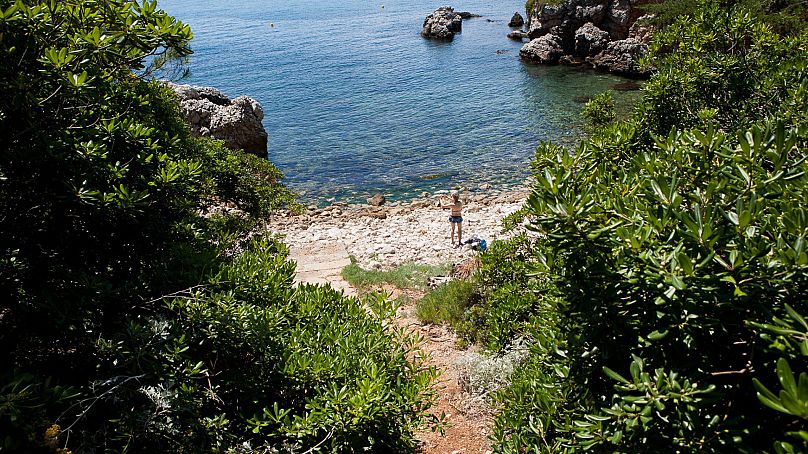 Along tire-poil path in Antibes