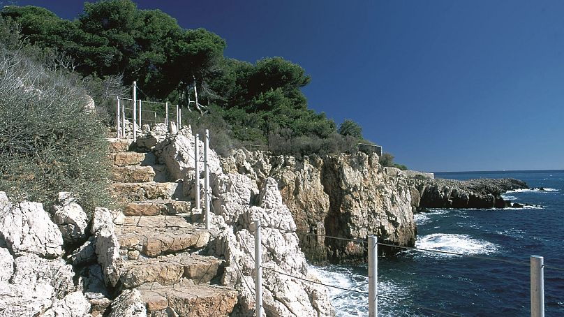 Sentier de Tirepoil path in Cap d’Antibes