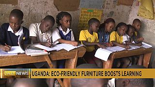 Ouganda : du mobilier durable pour les écoliers