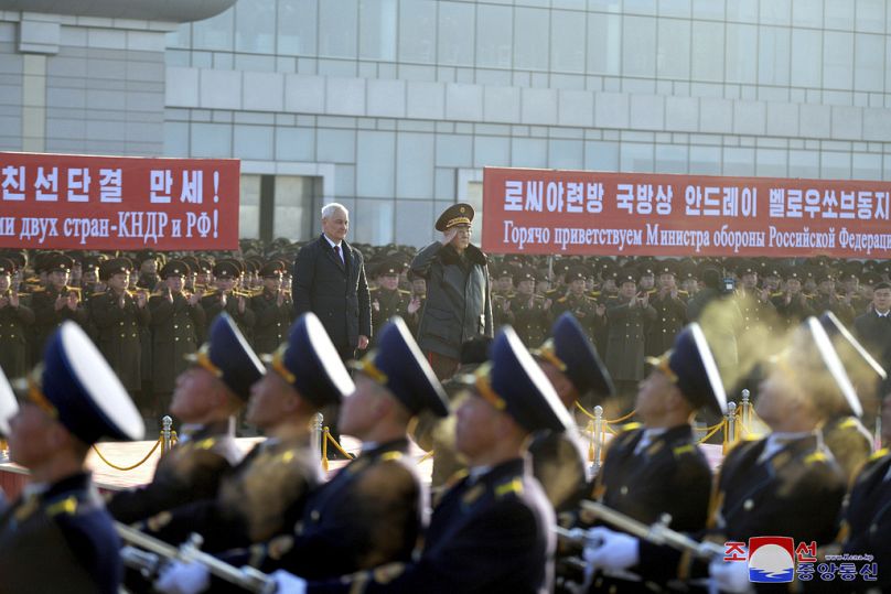 Ministros da Defesa da Rússia e da Coreia do Norte