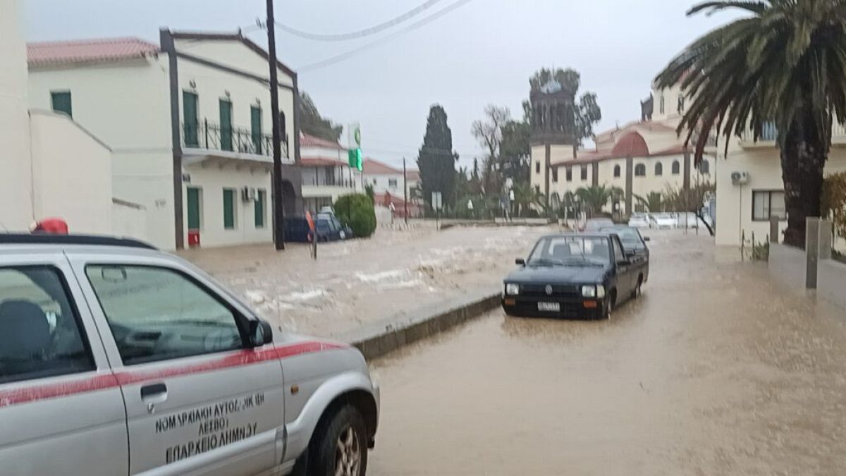 Προβλήματα από τις μπόρες της Bora - Δύο νεκροί στη Λήμνο, 112 σε Αττική, Κ. Μακεδονία, Θεσσαλία