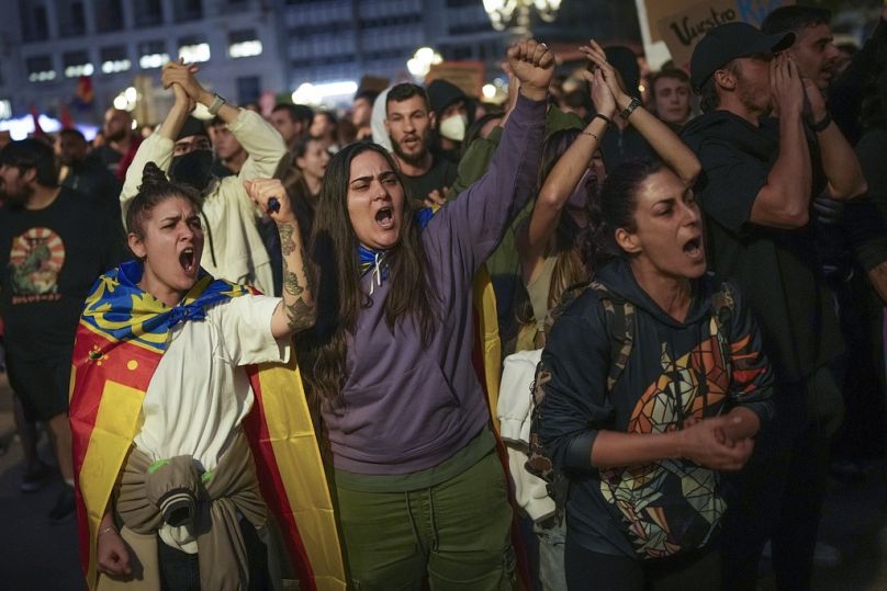 A tüntetők már sokadjára követelték a valenciai regionális kormány lemondását, azonban egyelőre nem látszik, hogy erőfeszítésüknek lesz-e eredménye