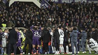 I soccorsi in campo a seguito del malore di Edoardo Bove durante Fiorentina-Inter, Firenze, domenica 1 dicembre 2024.