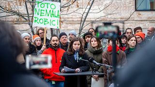 177 employees threatened to resign at a press conference held outside the gallery