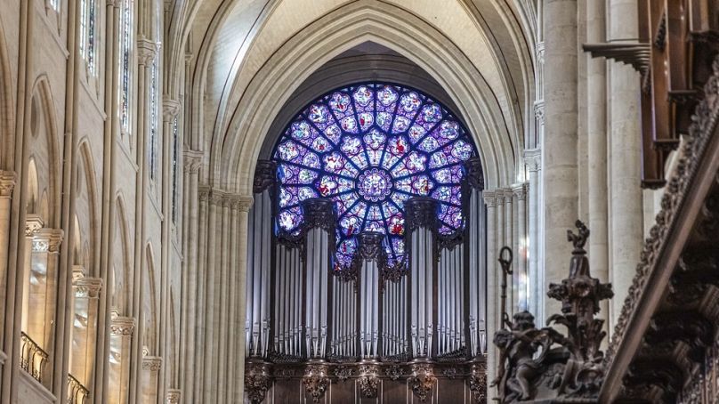 Ólomüveg rózsaablak a Notre-Dame-ban 2024.11.29-én.