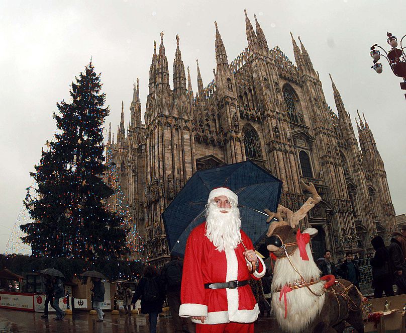 Babbo Natale a Milánói Dóm előtt 1996. december 23-án