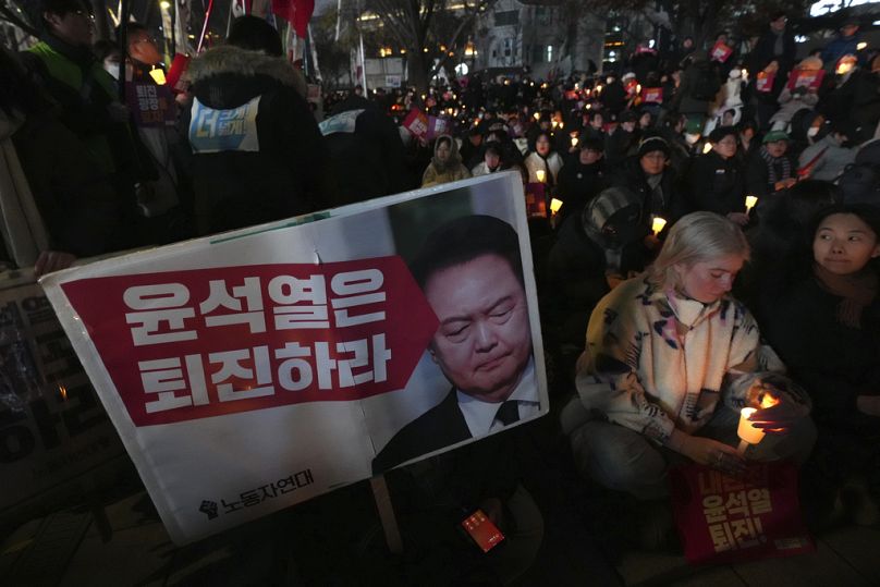 Protestas en Corea del Sur contra el presidente tras su declaración de la Ley Marcial. 