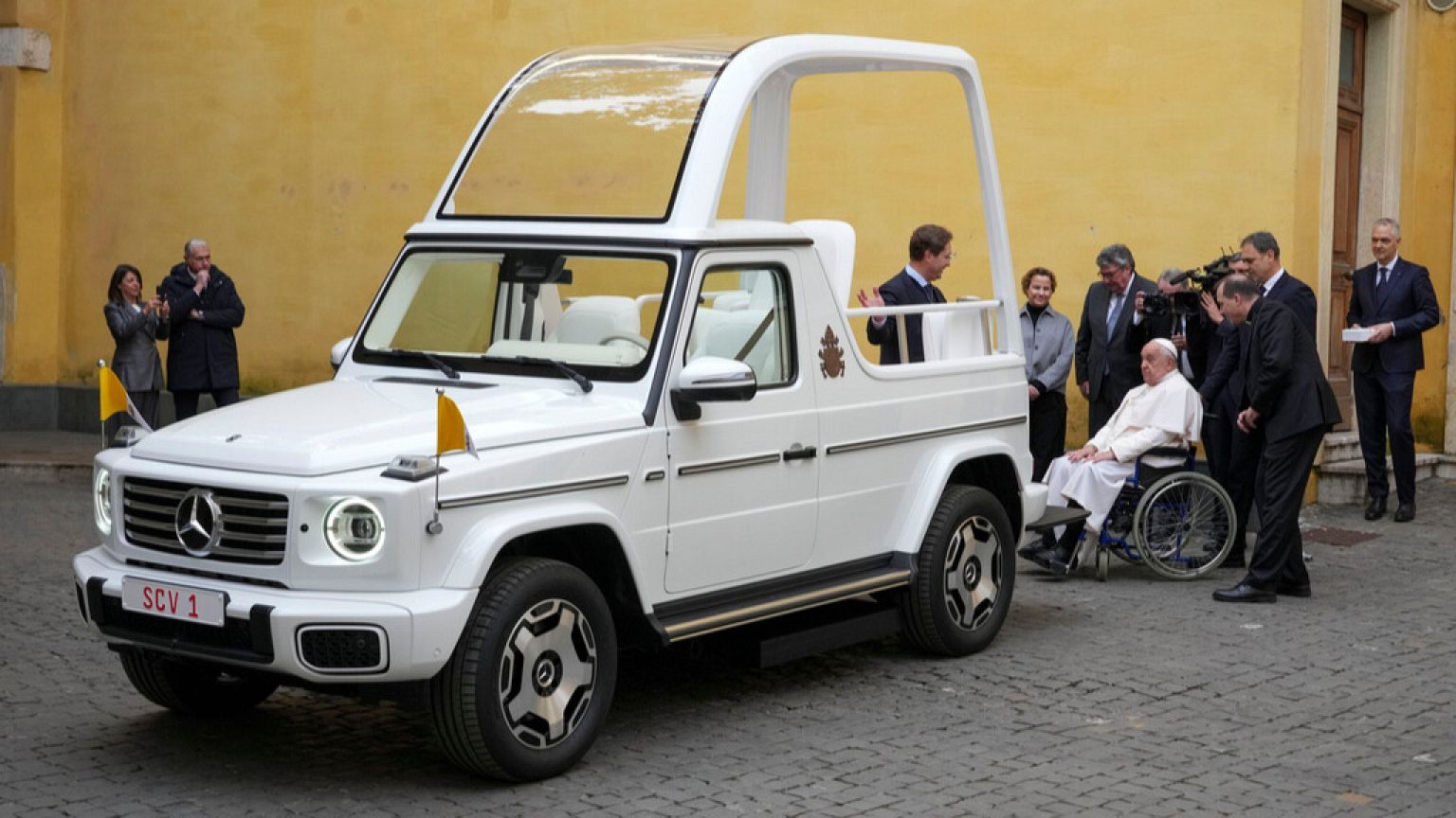 La nouvelle papamobile du pape François est un SUV électrique de Mercedes-Benz