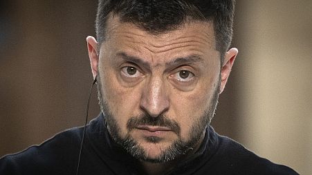 Volodymyr Zelensky impone sanzioni al governo della Georgia