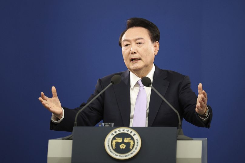 Le président Yoon devant la presse en novembre 2024