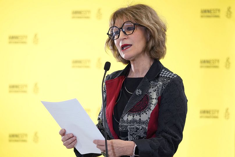  أنييس كالامار، الأمينة العامة لمنظمة العفو الدولية، تتحدث في مؤتمر صحفي في لندن، 23 أبريل/نيسان 2024