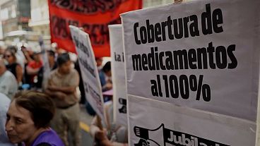 Sign calling for the return of free medicines during the demonstration, Buenos Aires, Argentina, 04.12.2024