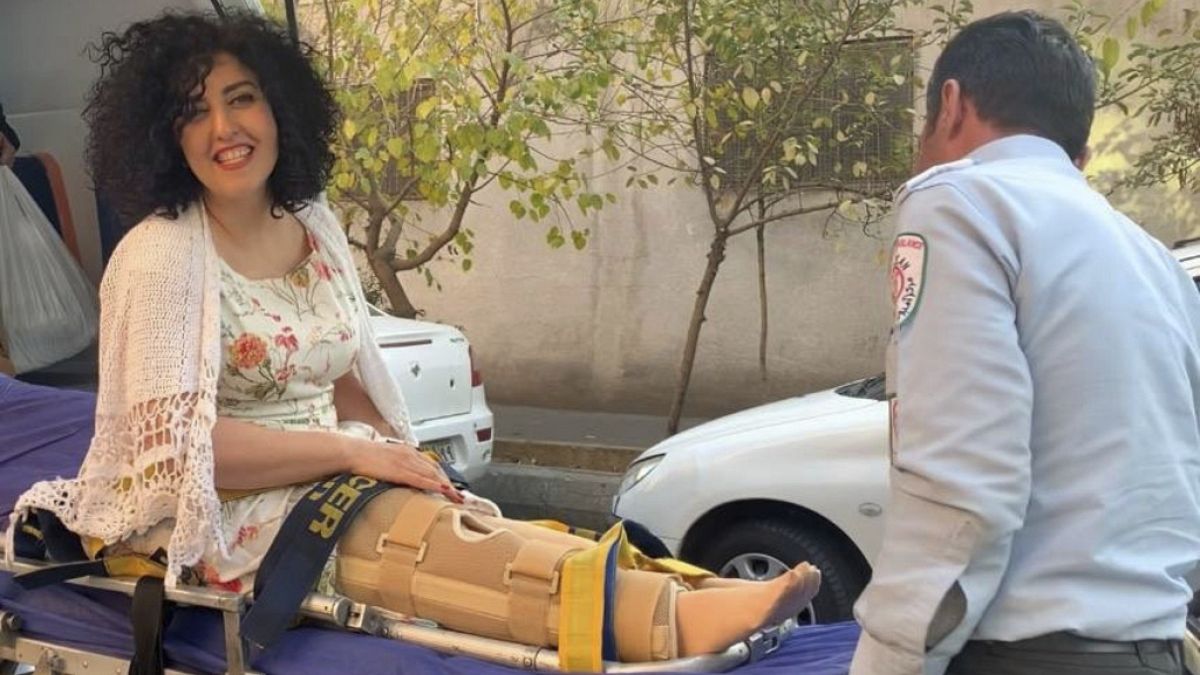 إيران: "الحرية حقنا.. عاشت الحرية" إفراج مؤقت عن الناشطة نرجس محمدي الحائزة على جائزة نوبل للسلام