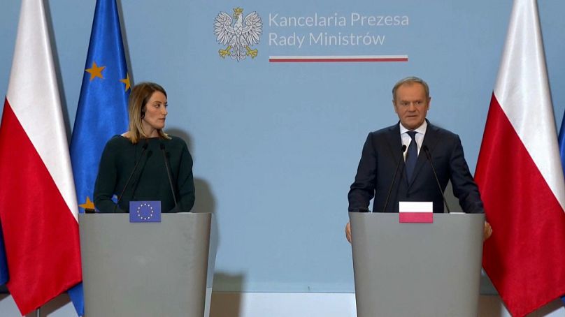 Roberta Metsola, présidente du Parlement européen, et Donald Tusk, Premier ministre polonais à Varsovie