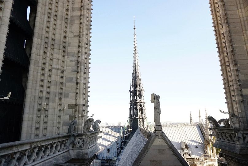 A leégett templomtorony 1859-ben épült, a 2018 októberében készült fotón még ép