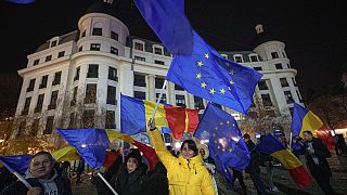 Manifestanti pro-Europa a Bucarest, Romania, 5 dicembre 2024