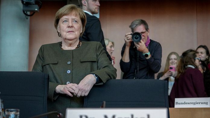 Germania, per Angela Merkel il ritiro dall'Afghanistan è stato un "terribile fallimento"