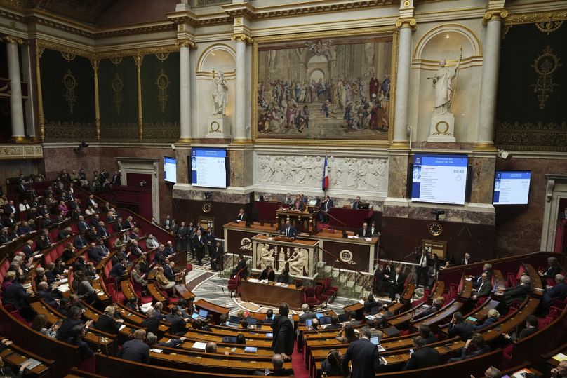  يلقي الرئيس الفرنسي إيمانويل ماكرون خطابًا للأمة عقب استقالة رئيس الوزراء المُقال ميشيل بارنييه،