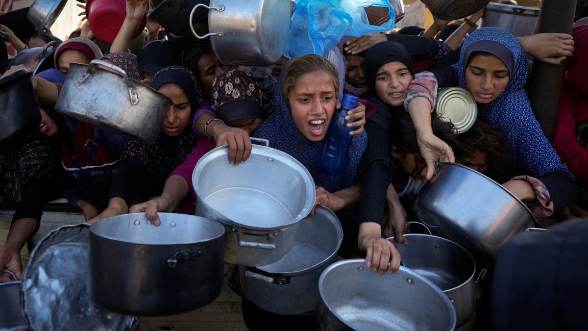 حرب غزة في يومها الـ 428: غارات إسرائيلية متواصلة وكتائب القسام تنشر فيديو تحت عنوان "الوقت ينفذ"