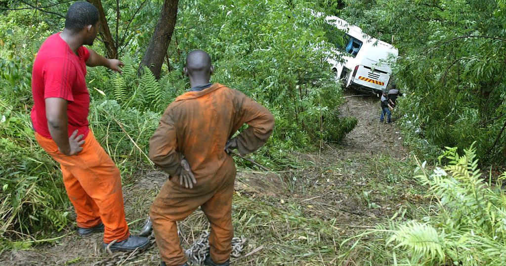 Ivory Coast: 26 killed in minibus crash