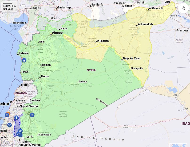 Suriye'nin güneybatısındaki mor alan İsrail işgalindeki, ortasındaki yeşil alan muhalif militanların elindeki, kuzeydoğusundaki sarı alan ise SDF kontrolündeki bölgeler