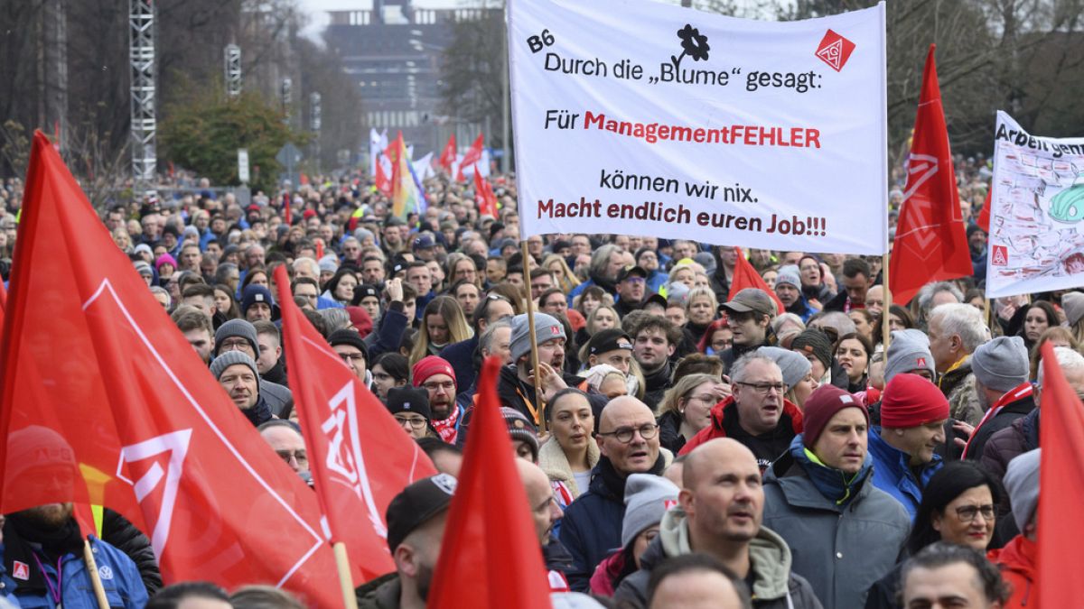Volkswagen staff resume strike action amid fears of plant closures