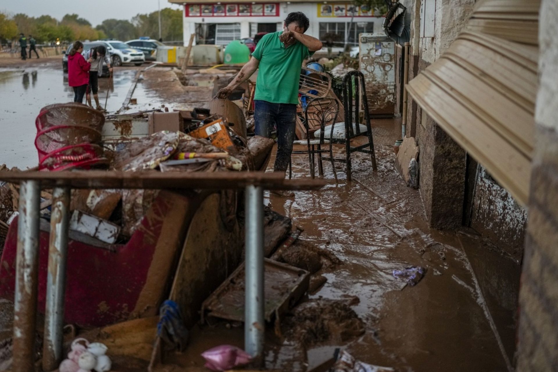 Climate change's more than €550 billion price tag is pushing up ...