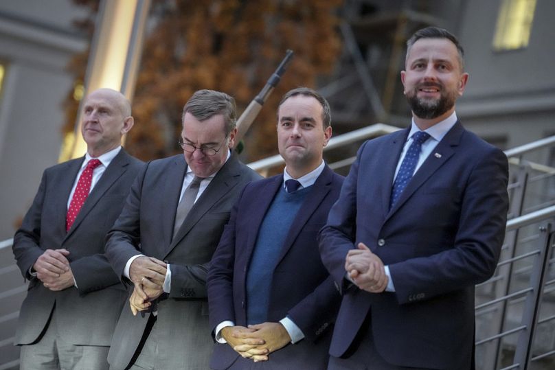وزراء دفاع بريطانيا وألمانيا وفرنسا وبولندا يصلون إلى اجتماع وزراء الدفاع الأوروبيين في برلين 25 تشرين الثاني نوفمبر 2024
