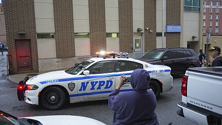 Поиски стрелка шли по всей стране.