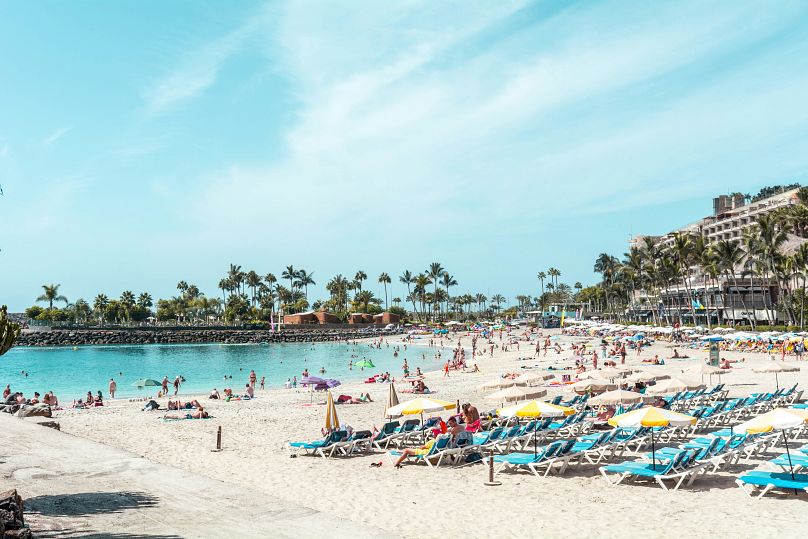 Manifestantes querem mais controlo sobre impacto do desenvolvimento do turismo.