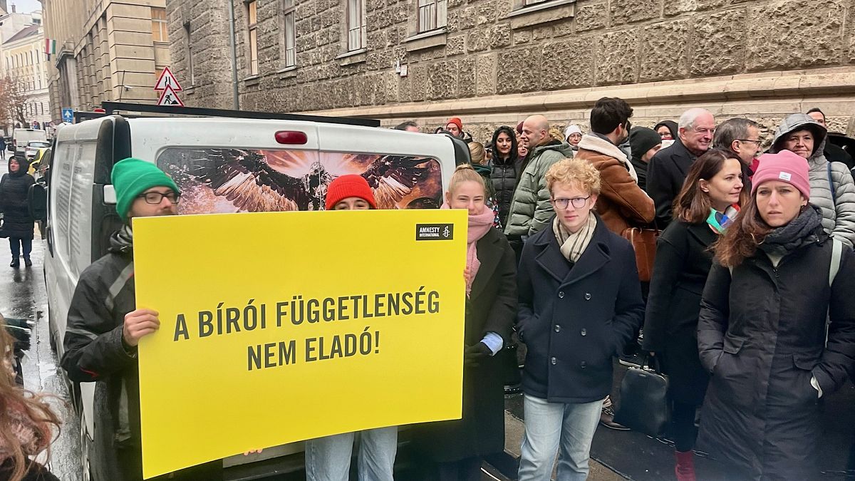 Az Országos Bírói Tanács döntése ellen, a bírói függetlenségért tüntettek Budapesten