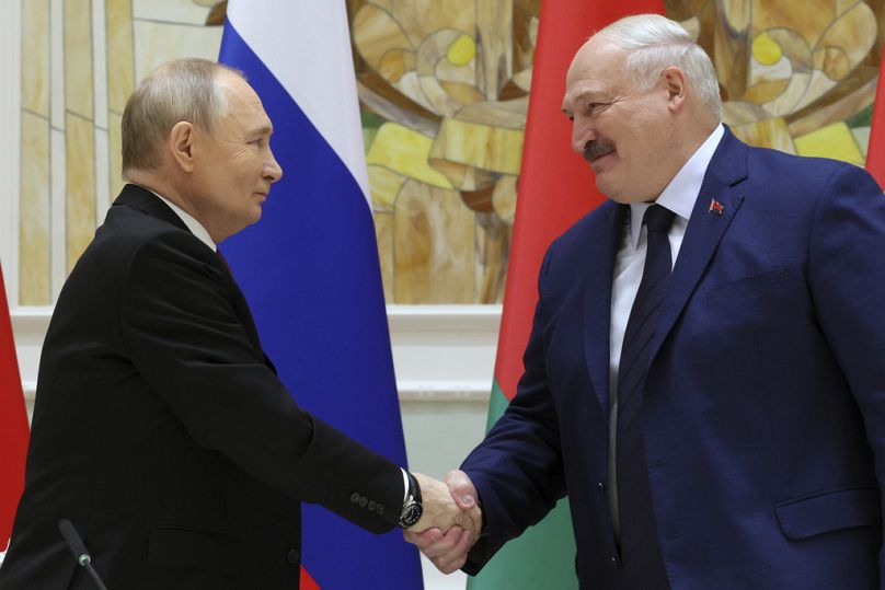 Vladimir Putin e il presidente bielorusso Alexander Lukashenko dopo la riunione del Consiglio di Stato supremo dell'Unione degli Stati, Minsk, Bielorussia, 6 dicembre 2024