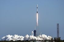 Un razzo SpaceX Falcon 9 con un carico utile radio digitale SXM-9 decolla dalla piattaforma 39A del Kennedy Space Center di Cape Canaveral, giovedì 5 dicembre 2024.