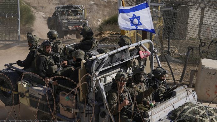 Fear of the unknown or unique chance? How Israel plays its cards in the Syrian crisis