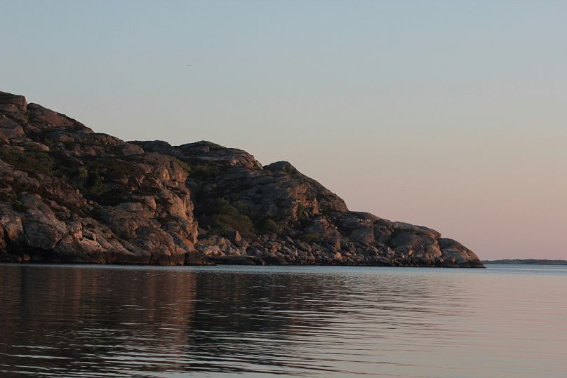 İsveç'in Bohuslän kıyısındaki Grundslund'da ufuk görüntüsü.