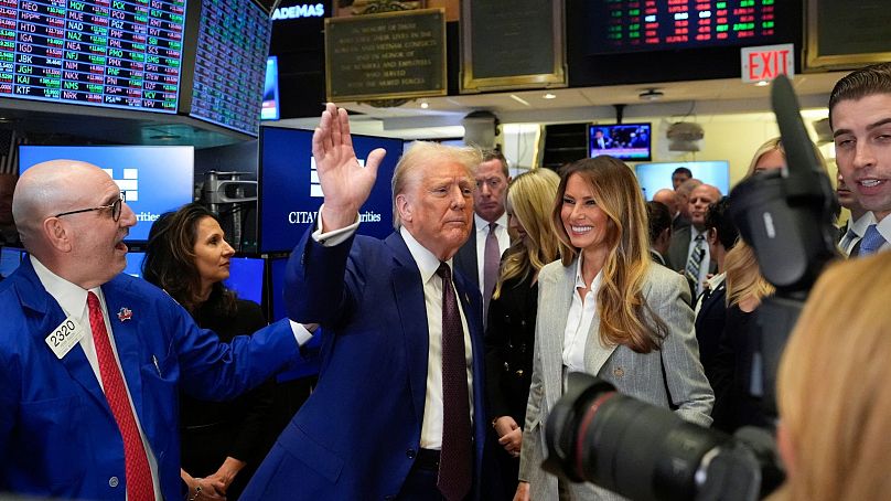 Donald Trump camina por el parqué de la Bolsa de Nueva York - Jueves 12 Dic. 2024