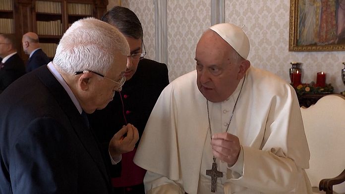 Pope Francis meets Abbas to discuss Gaza crisis