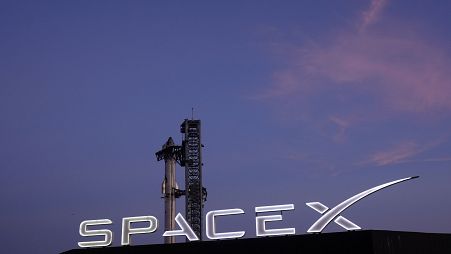 DATOTEKA - SpaceX-ova mega raketa Starship priprema se za probni let iz Zvjezdane baze u Boca Chici, Texas, ponedjeljak, 18. studenog 2024. (AP Photo/Eric Gay, Datoteka)