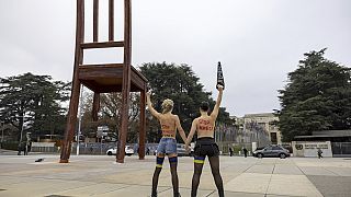 No Comment : des Femen militent contre la guerre en Ukraine