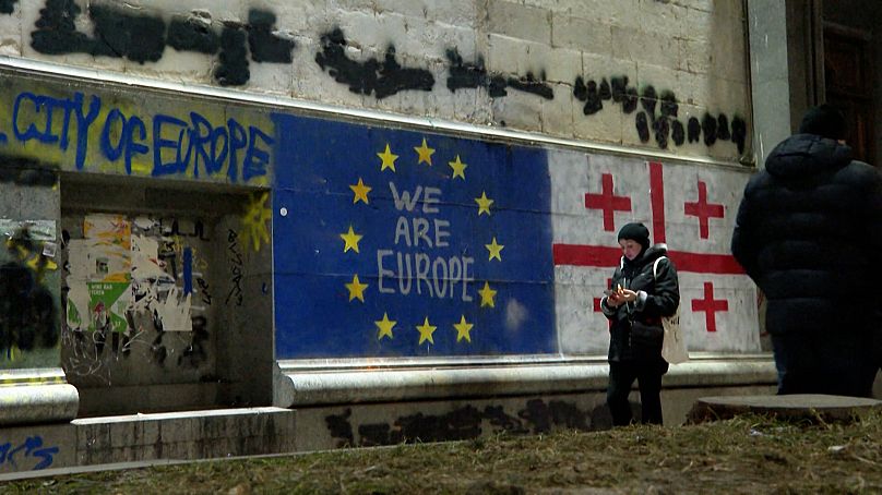 Un panneau pro-européen dans une manifestation à Tbilissi le 13 dec 2024