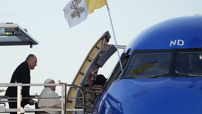 Francesco arrivato in Corsica, è il primo Papa a visitare l'isola