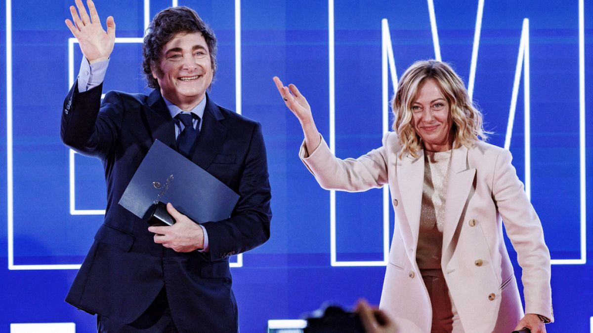 A ’láncfűrészes’ argentin elnök olasz állampolgárságot kapott Melonitól, de hogy áll az országa?