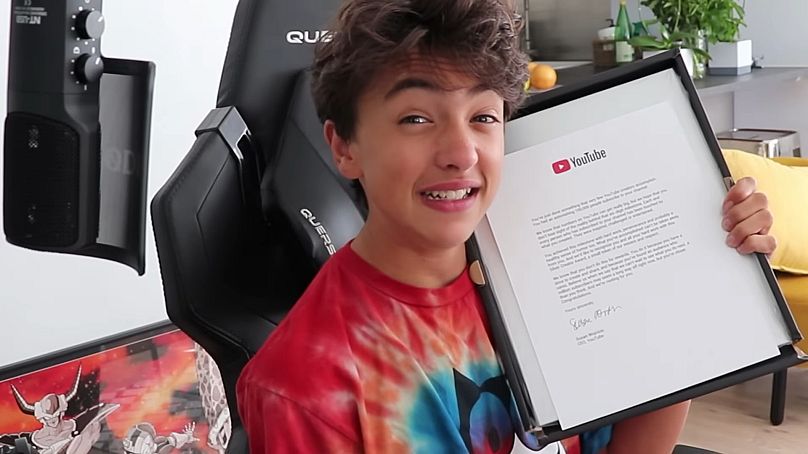Inoxtag festeggia i 100mila iscritti su YouTube