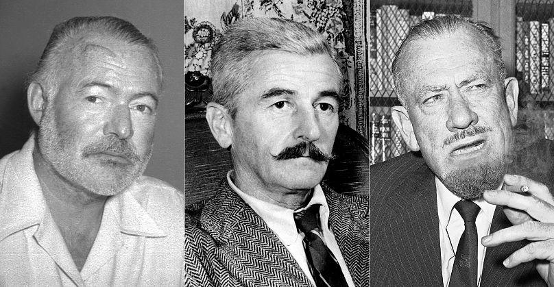 Ernest Hemingway nel 1950, a sinistra, William Faulkner nel 1950, al centro, e John Steinbeck nel 1962